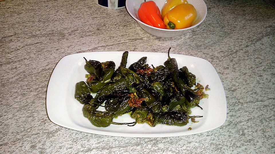 Peperoni im Ofen oder auf dem Grill gebacken von streifenhoernchen