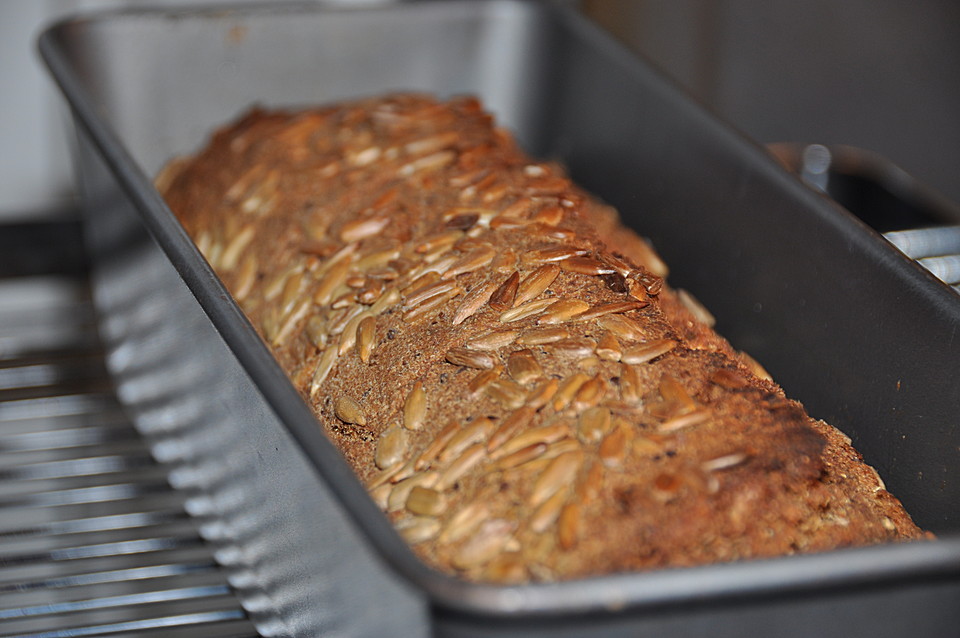 Roggen-Dinkel-Buchweizenbrot mit Walnüssen von Chesstanja | Chefkoch.de