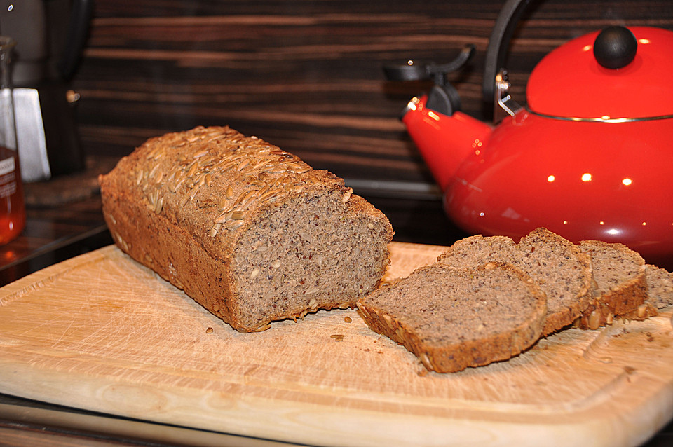 Roggen-Dinkel-Buchweizenbrot mit Walnüssen von Chesstanja | Chefkoch.de