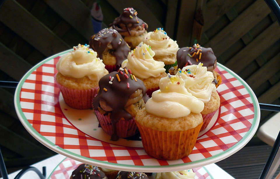 Mini-Cupcakes mit Nougat-Frosting von montroig | Chefkoch.de