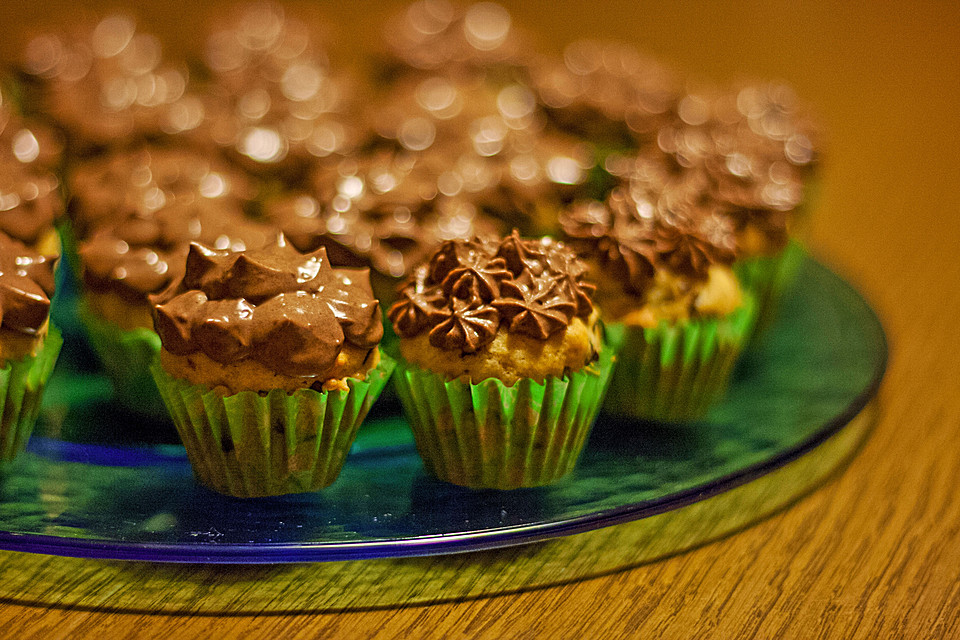 Mini-Cupcakes mit Nougat-Frosting von montroig | Chefkoch.de