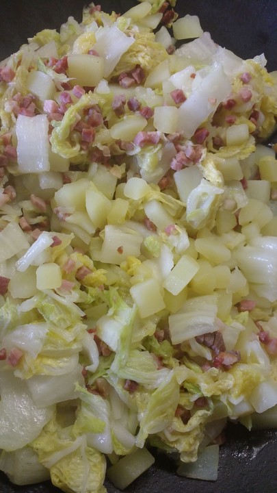 Chinakohl mit Kartoffeln, Speck und Sour Cream von Shawna | Chefkoch.de