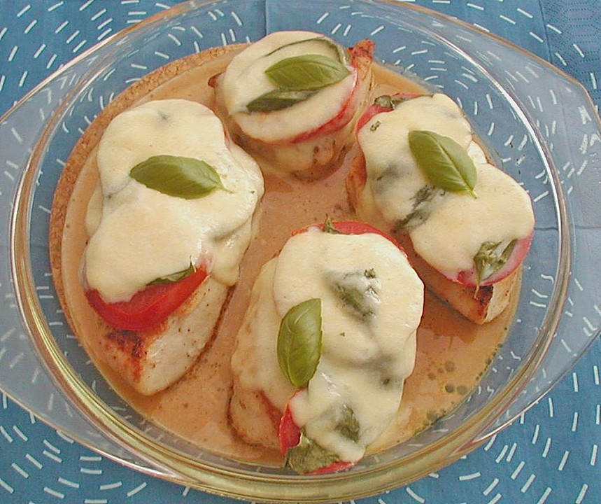 Hähnchenbrustfilet mit Tomate und Mozzarella überbacken von fierygirl ...