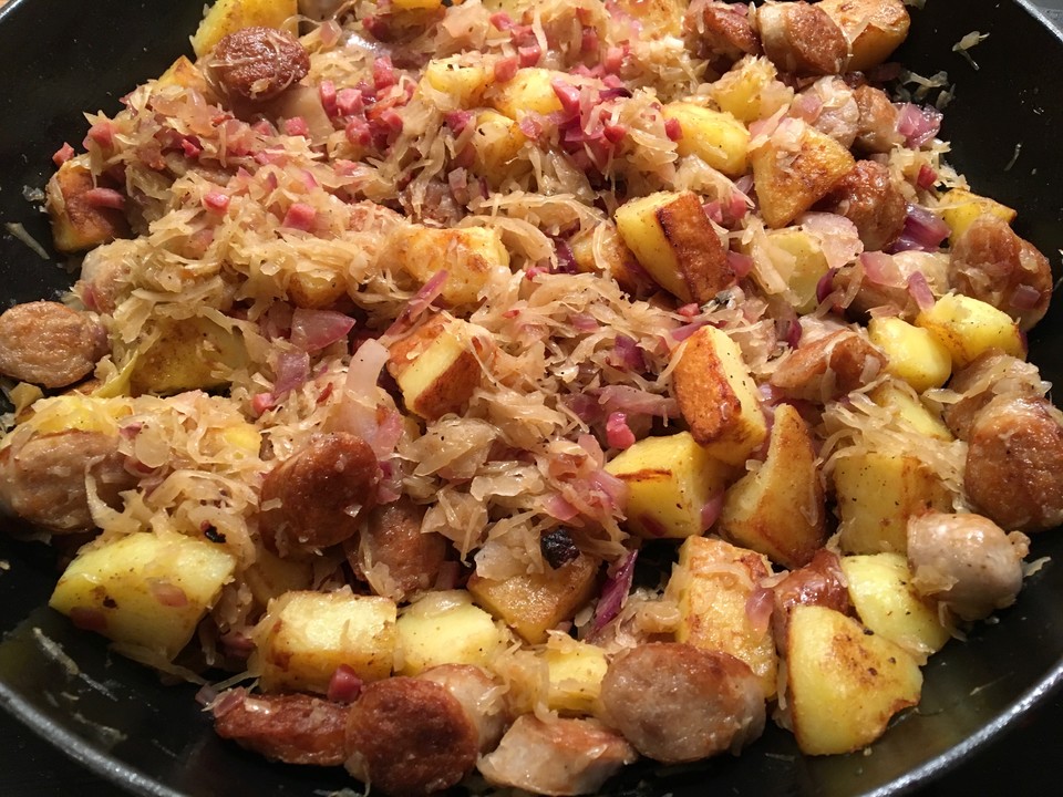 KartoffelBratwurst Pfanne mit Sauerkraut von Sivi Chefkoch.de