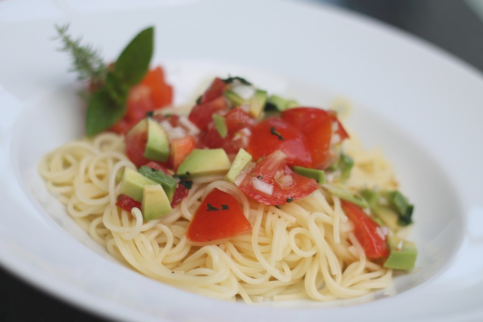 Spaghetti mit Tomaten - Avocado - Salsa | Chefkoch.de