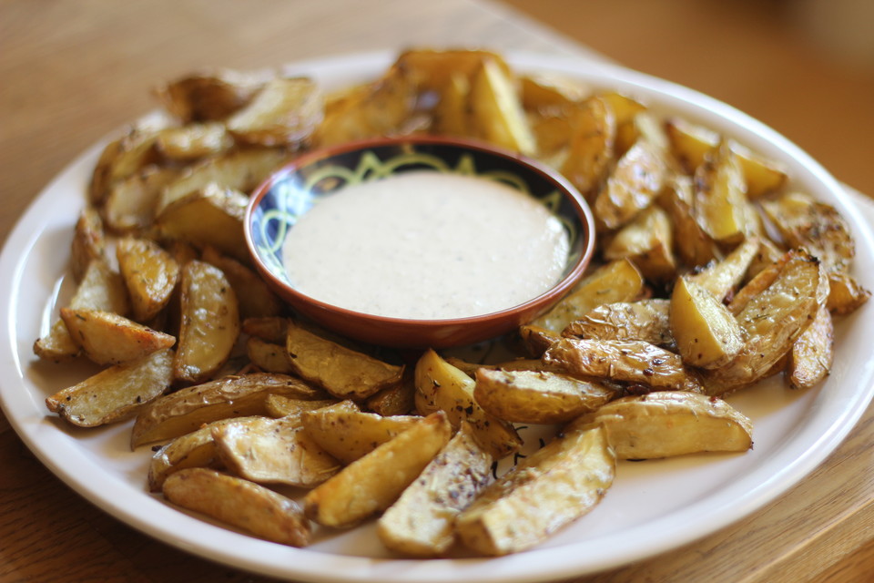 Kartoffelecken mit Röstknoblauchdip von UtiS83 | Chefkoch.de