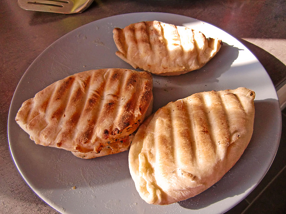 Mini-Calzone vom Holzkohlegrill