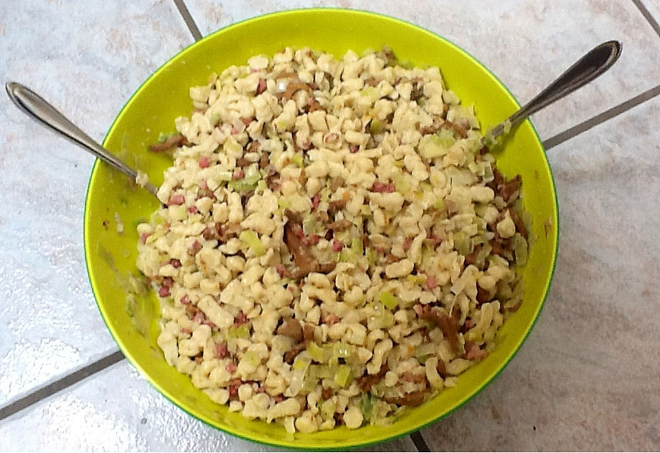 Spätzlesalat mit Lauch, Pfifferlingen und Speck von Zahnfee1989 ...