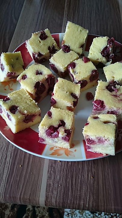 Kirsch-Grieß-Kuchen von minimijam | Chefkoch.de