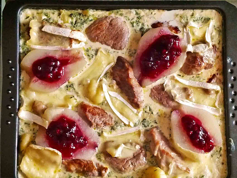 Schweinefilet-Gnocchi-Birnen-Preiselbeer-Brie-Gratin von Bullipilotin ...