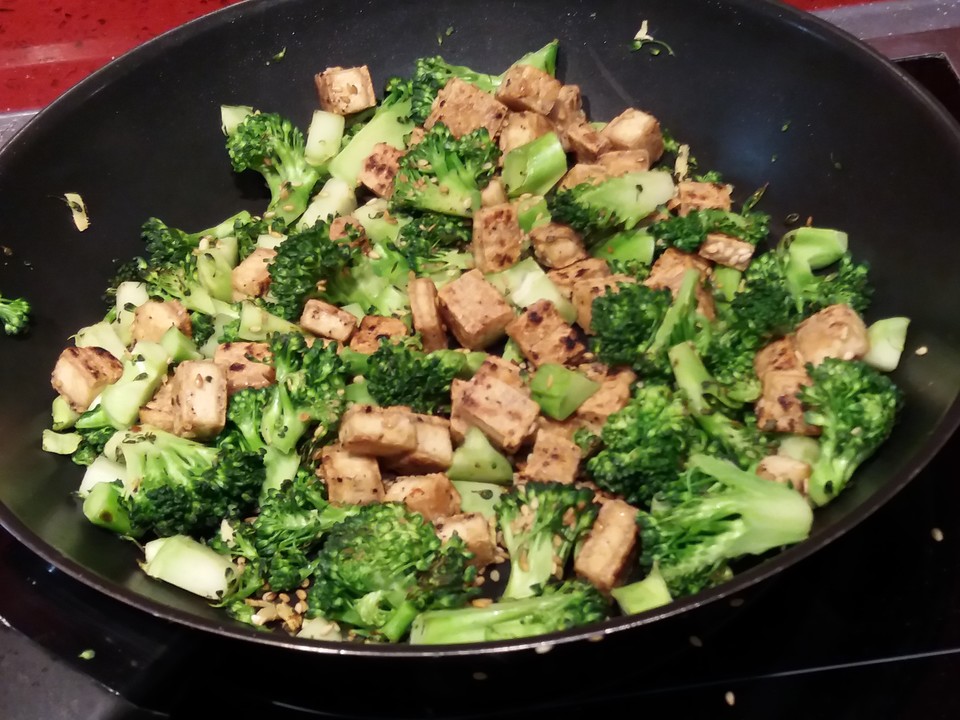 Tofu-Brokkoli-Pfanne mit Cashewkernen von gloryous | Chefkoch.de