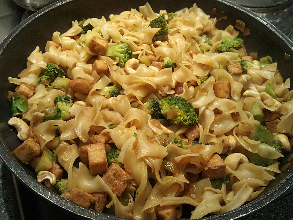 Tofu-Brokkoli-Pfanne mit Cashewkernen von gloryous | Chefkoch.de