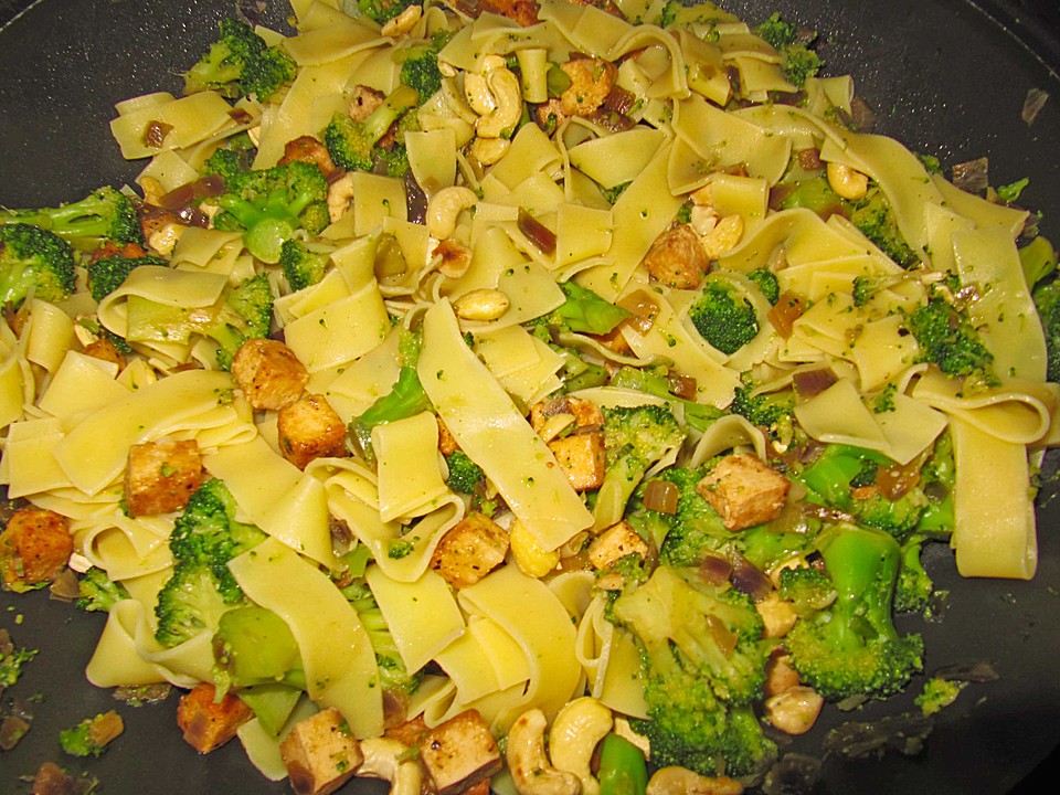 Tofu-Brokkoli-Pfanne mit Cashewkernen von gloryous | Chefkoch.de