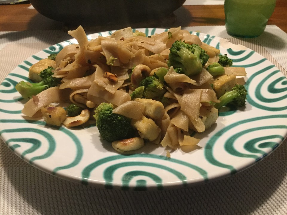 Tofu-Brokkoli-Pfanne mit Cashewkernen von gloryous | Chefkoch.de