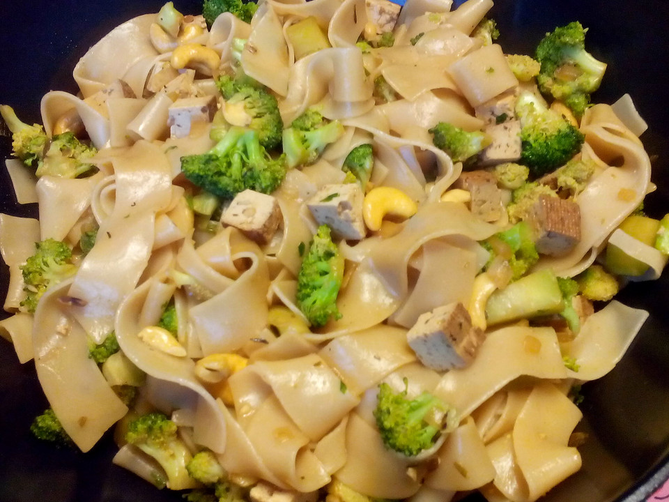 Tofu-Brokkoli-Pfanne mit Cashewkernen von gloryous | Chefkoch.de