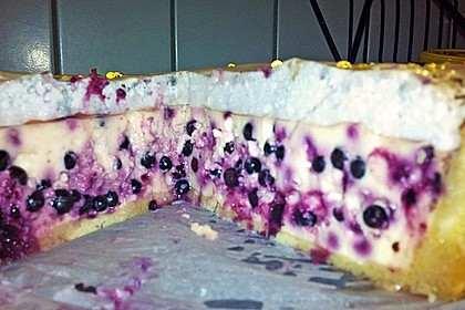 Aromatischer Käsekuchen Mit Holunderbeeren Und Leichter Baiser-Schicht ...