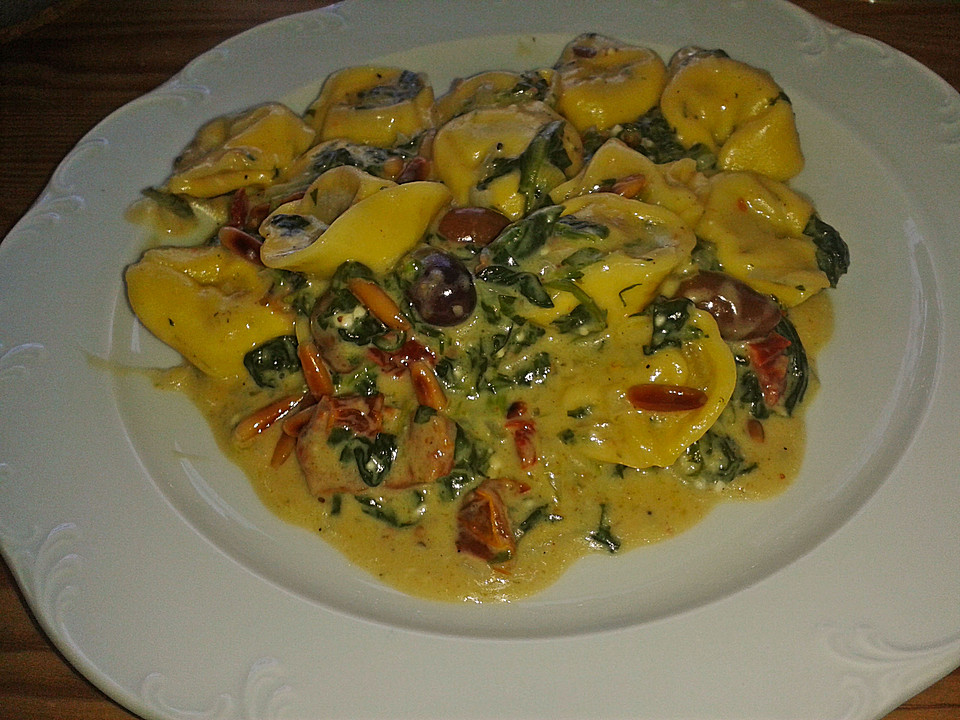 Tortellini mit Blattspinat und körnigem Frischkäse von TanteMalu ...