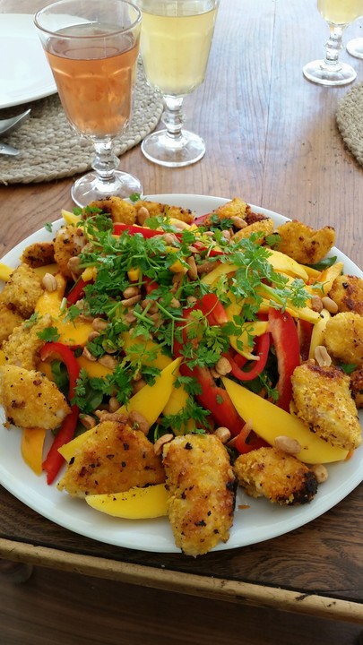 Exotischer Mango-Salat mit Paprika, Koriander und Erdnüssen | Chefkoch.de
