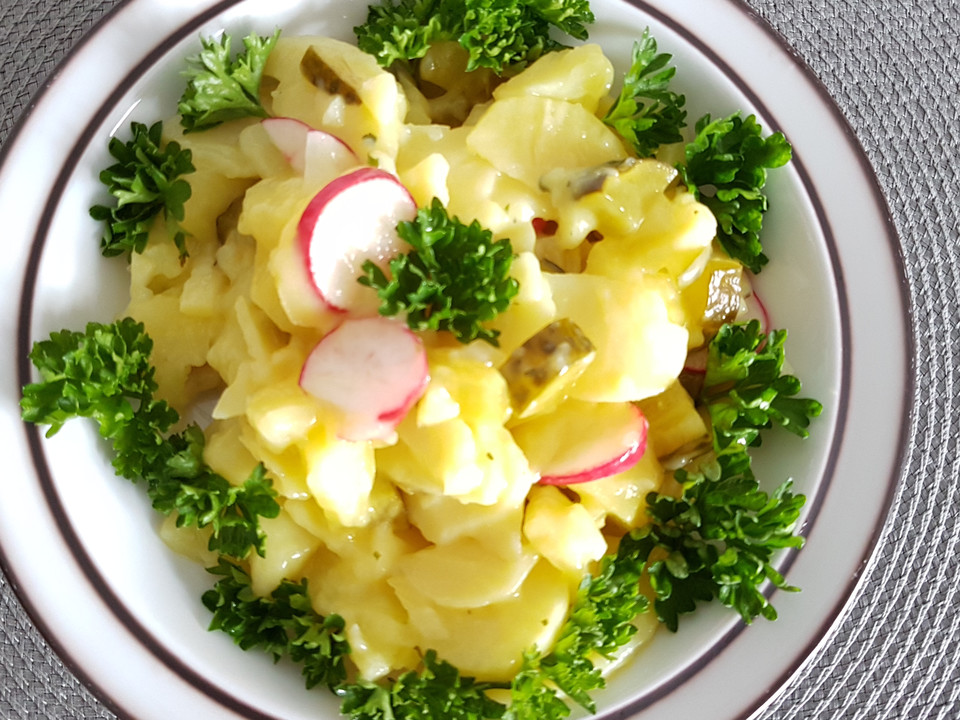 Kartoffel-Radieschen Salat mit Salatgurke und Kräutern von kalinka0815 ...