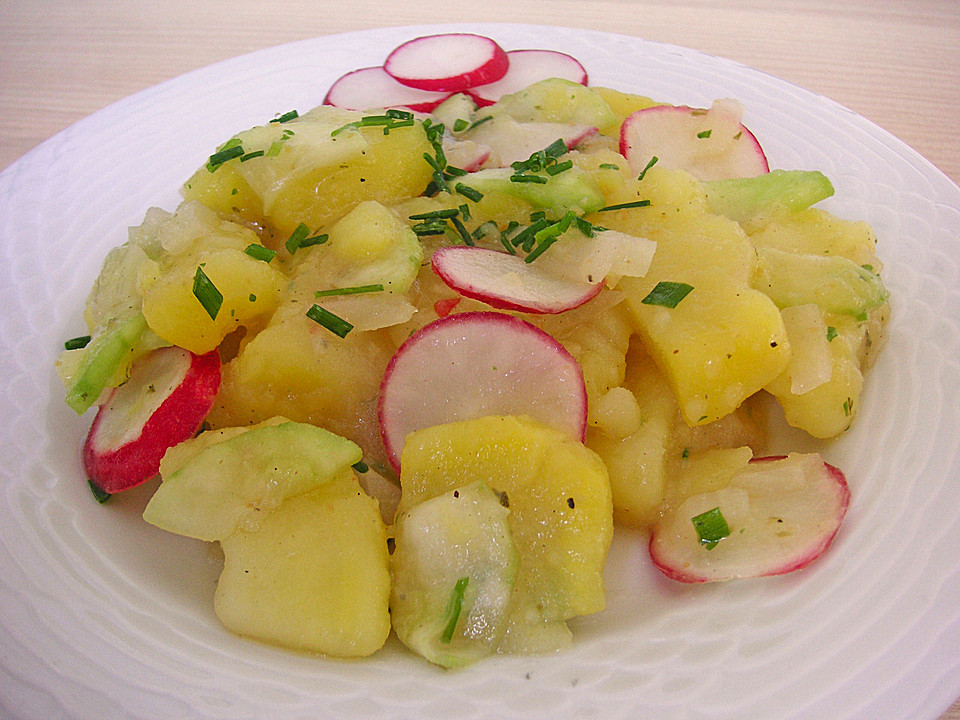 Kartoffel-Radieschen Salat mit Salatgurke und Kräutern von kalinka0815 ...
