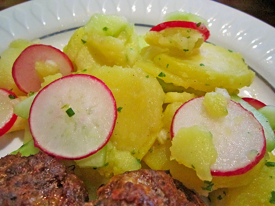 Kartoffel-Radieschen Salat mit Salatgurke und Kräutern von kalinka0815 ...