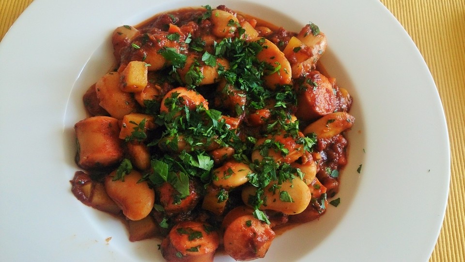 Bohneneintopf mit Würstchen und Kartoffeln von dbarby | Chefkoch.de