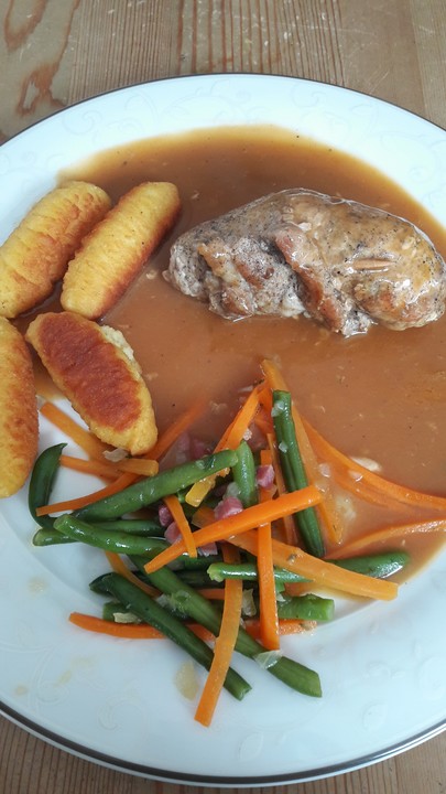 Schnitzelröllchen mit Karotten und Bohnen in Rahmsoße von happycook75 ...