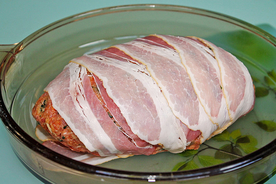 Hackbraten mit Kräutern im Bräter - dazu Butter-Petersilien-Kohlrabi ...