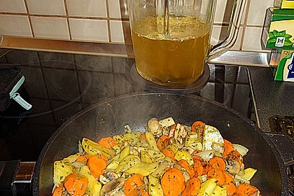 Zwiebel-Knoblauch-Karotten-Kartoffel-Champignon Suppe 5