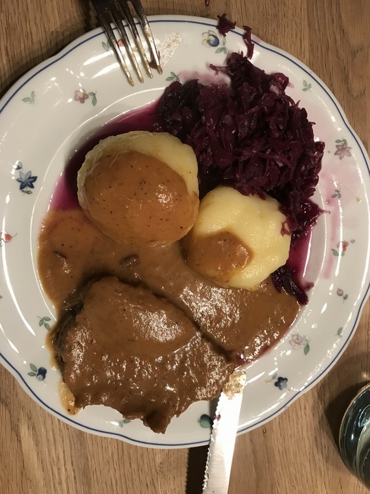 Omis Rinderbraten mit Rotweinsoße von Krümel146 | Chefkoch.de