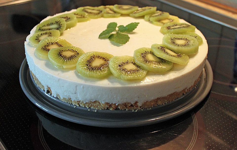 Leichte Kiwi-Joghurt-Torte von flowermausy | Chefkoch.de