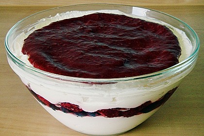 Schmandcreme mit Himbeeren 3