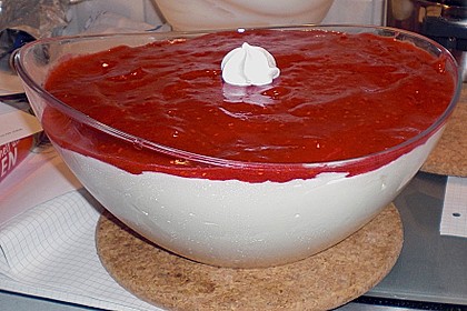 Schmandcreme mit Himbeeren