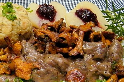 Hirschgulasch mit frischen Pfifferlingen von Aurora