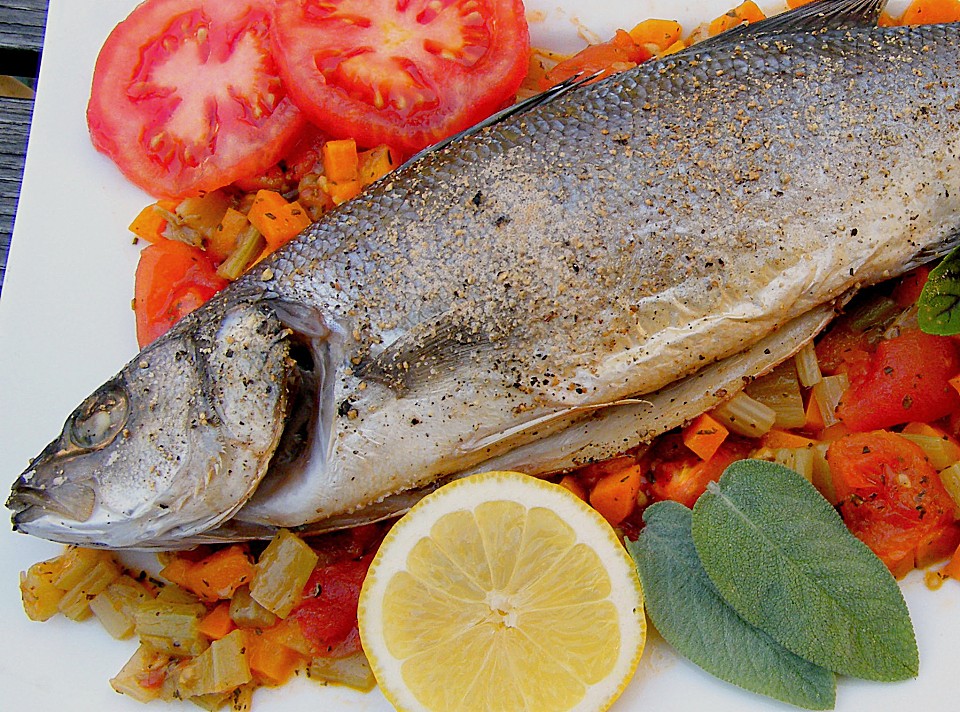 Loup de Mer mit Salbei auf gedünsteten Gemüse | Chefkoch.de