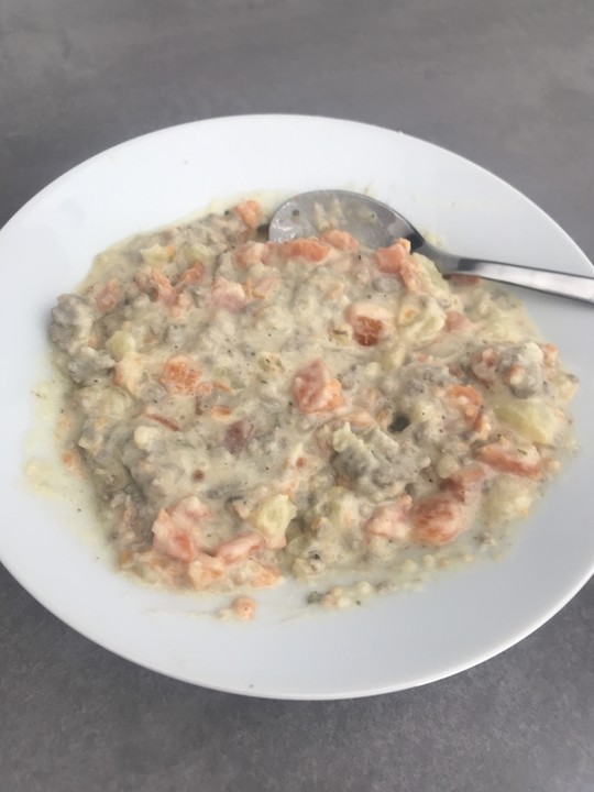 Kartoffel-Hackfleisch-Topf mit Schmand und Möhren von sylviahochscheid ...