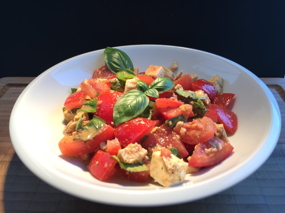 Tomaten-Mozzarella-Salat mit Pfiff von Kathigacko | Chefkoch.de