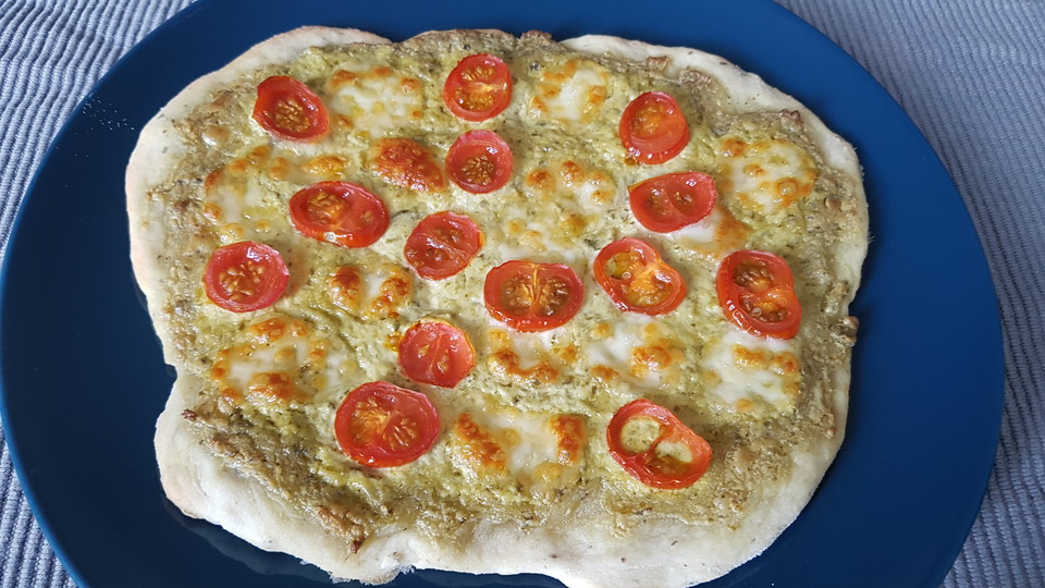 Tomaten-Mozzarella-Flammkuchen von Momo-Maus | Chefkoch.de