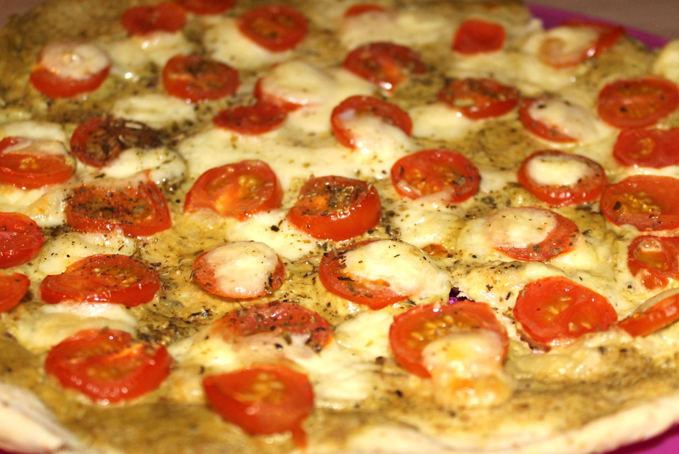 Tomaten-Mozzarella-Flammkuchen von Momo-Maus | Chefkoch.de