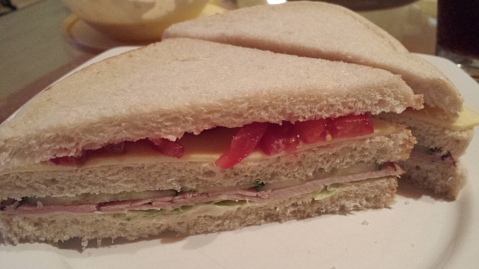 Honig Senf Creme &amp; Schinken-Käse Sandwich von Vickybackt | Chefkoch.de