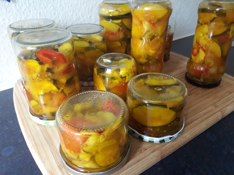 Zucchini-Paprika-Salat süß-sauer eingelegt von jowes56 | Chefkoch.de