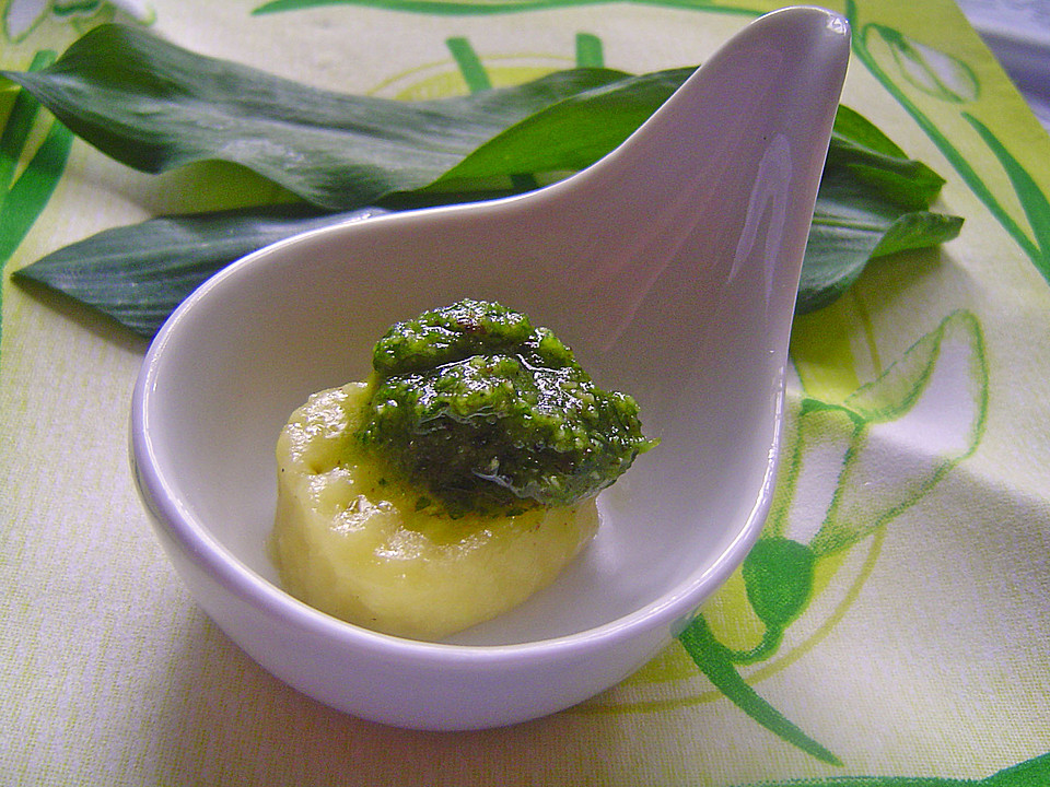 Bärlauchpesto mit gerösteten Walnüssen von sweet-maja | Chefkoch.de