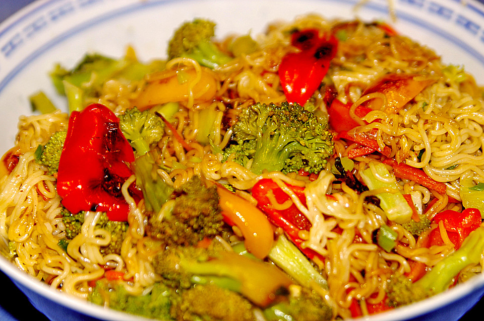 Asiatische Mie-Nudeln mit Gemüse, gebraten von BBQ-Queen | Chefkoch.de