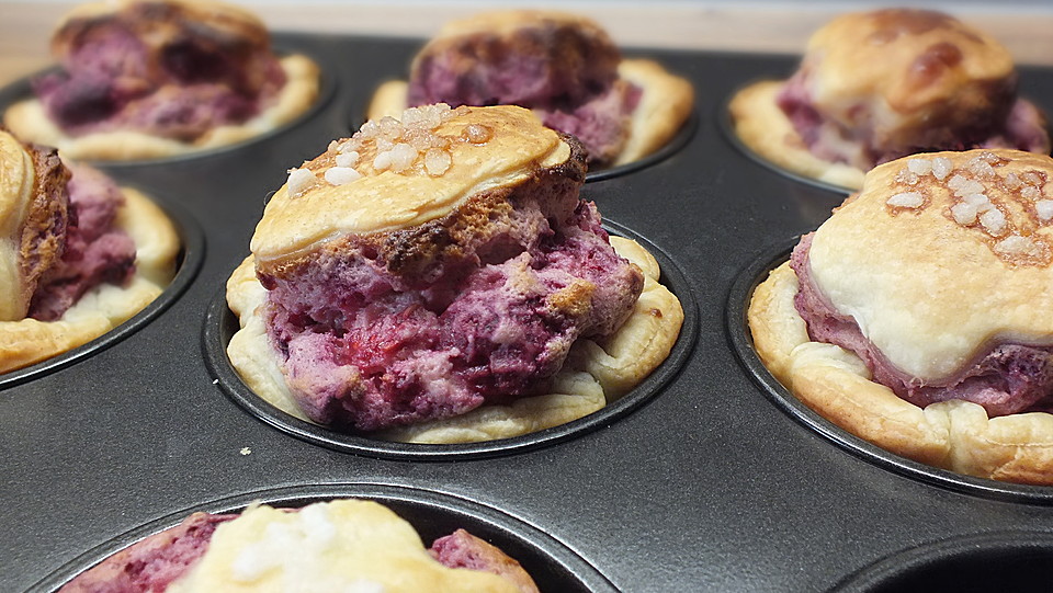 Käsekuchen-Blätterteig-Törtchen mit Himbeeren von badegast1 | Chefkoch.de