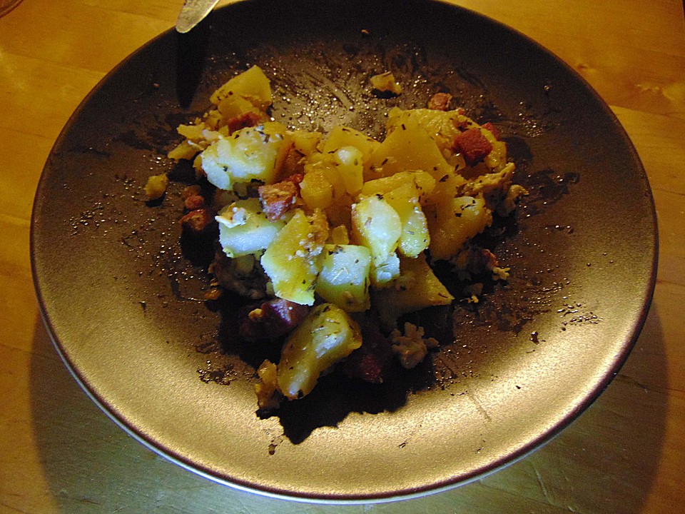 Salami-Bratkartoffeln von Vickybackt | Chefkoch.de