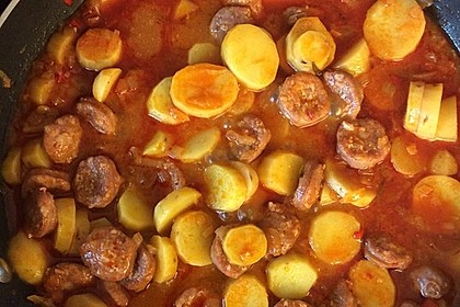 Bratwurstgulasch mit Bier 6