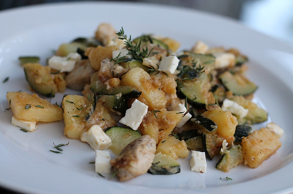 Zucchini-Hähnchen-Pfanne mit Kartoffeln und Schafskäse von s-fuechsle ...