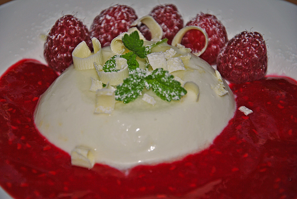 Feine Buttermilchmousse mit marinierten Himbeeren von s-fuechsle ...