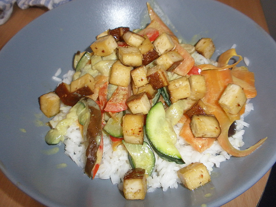 Gemüsepfanne vietnamesischer Art mit Tofu und Curry-Kokos-Sauce von ...