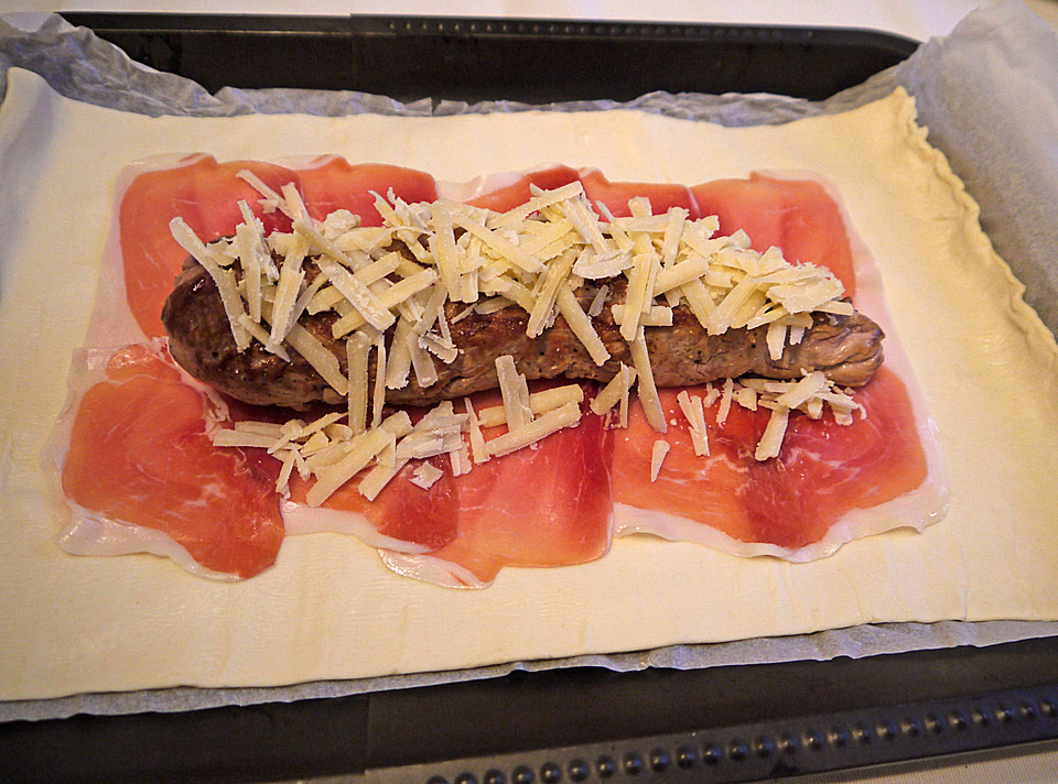 Schweinefilet im Parmaschinken-Blätterteigmantel mit Tagliatelle an ...